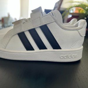 Adidas Toddler Shoes (us size 7k)
